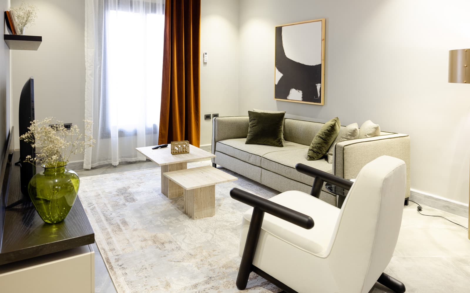 Classic 3BR Apartment – City View – Boutique Nest