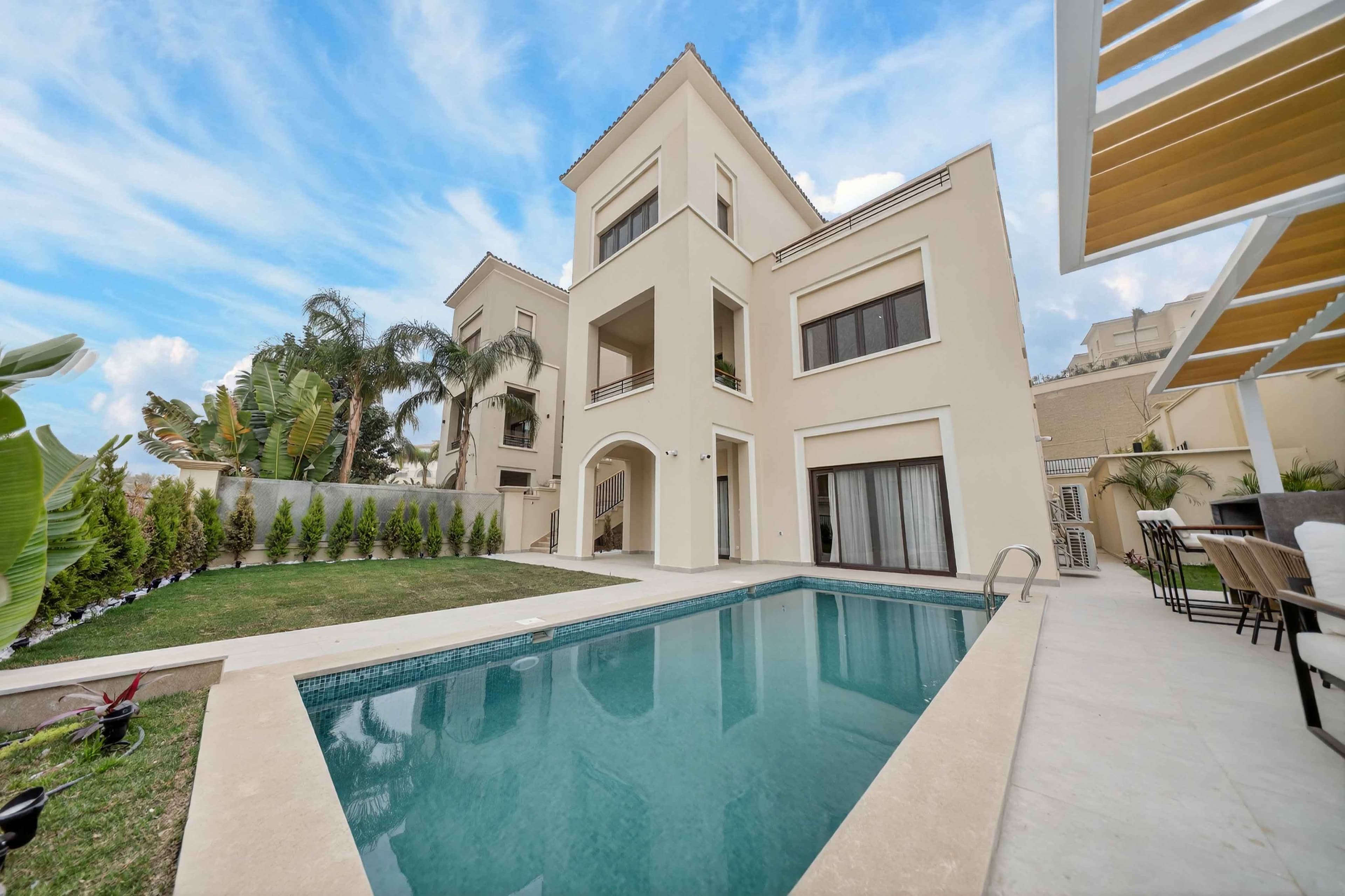 5BR Villa – Pool View – Levana uptown