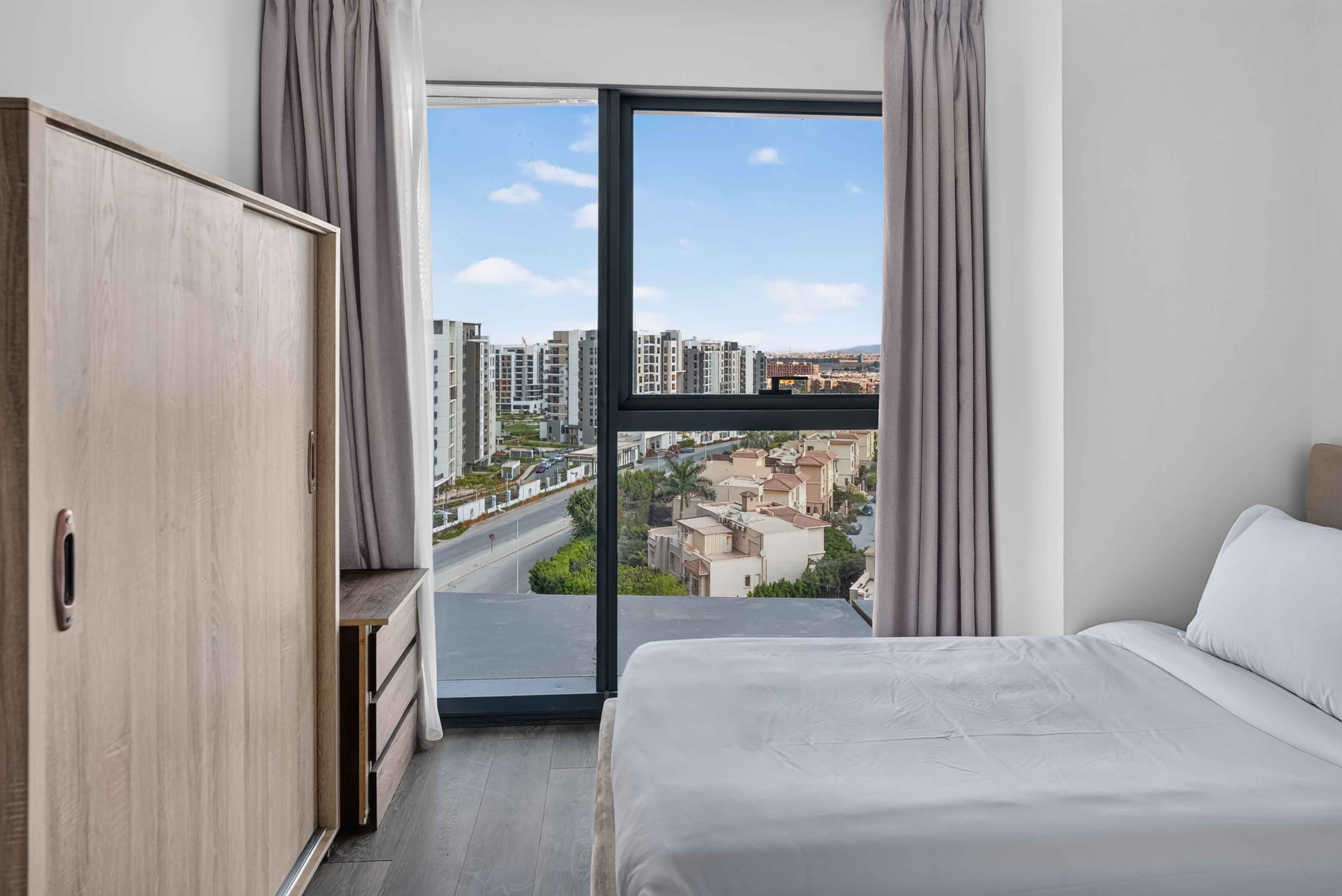 صورة Peaceful 2BR Apartment - Sheikh Zayed - ZED Towers  6